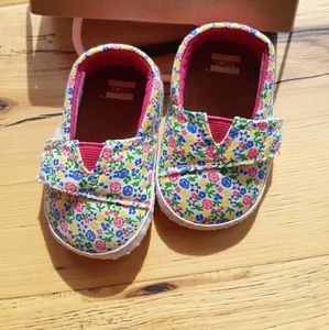 Nwt Tom's baby floral shoes size tiny 3